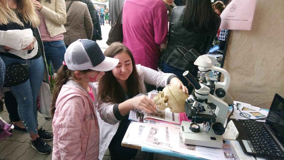 61176385_400170457236419_7488625451691147264_n