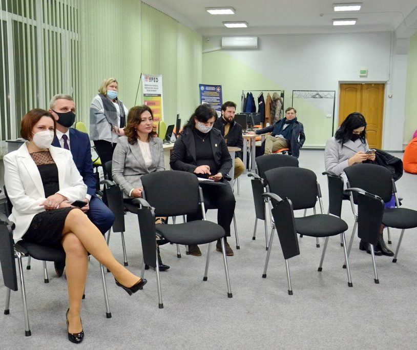 0049центр-814x683