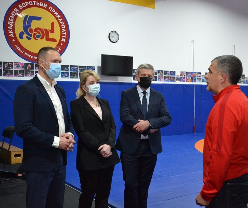 0061центр-814x683